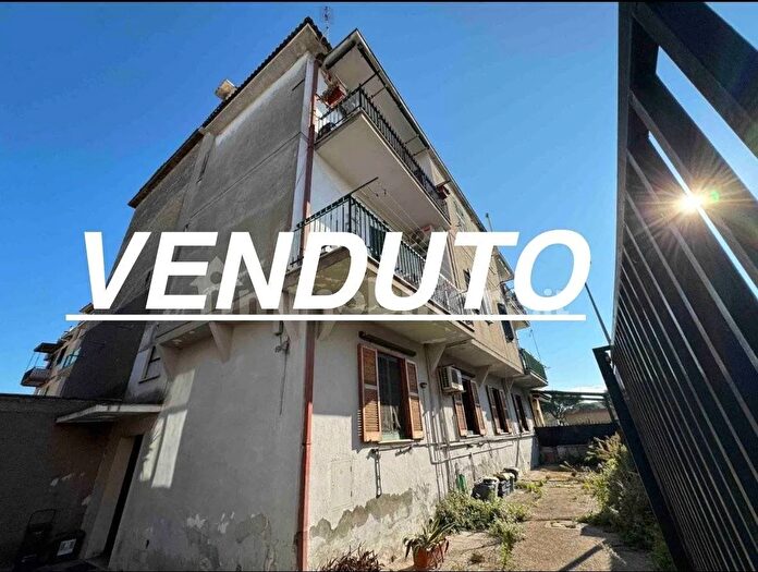 Appartamento trilocale in vendita in Via Carlo Carminati Roma, Roma