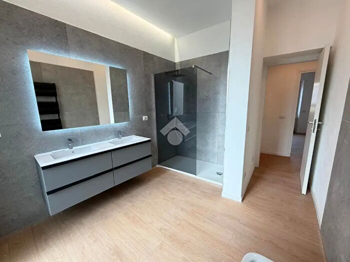 Appartamento trilocale in vendita in Via Medici da Seregno, Seregno