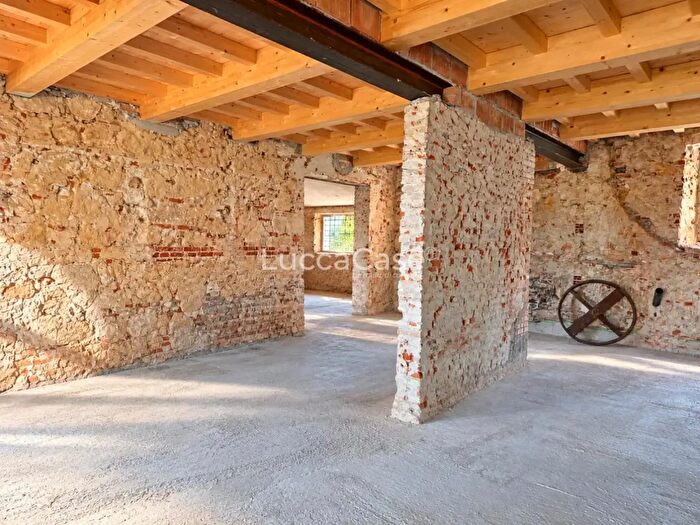 Casa con 5 locali in vendita in Camaiore