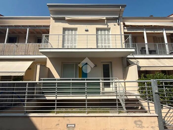 Appartamento con 5 locali in vendita in Via Argine Destro Carrione, Carrara