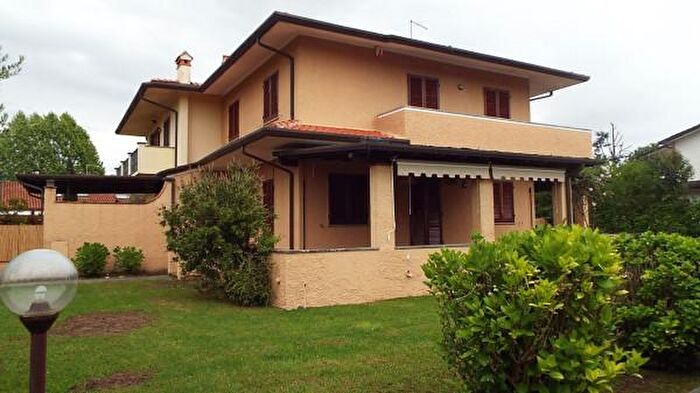 Casa trilocale in affitto in Forte Dei Marmi