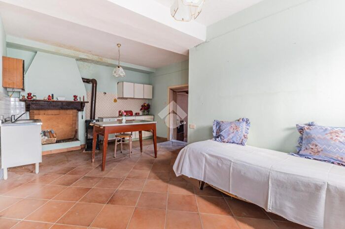 Appartamento quadrilocale in vendita in Via S Giuseppe, Vetralla