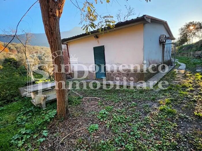 Casa quadrilocale in vendita in Calci