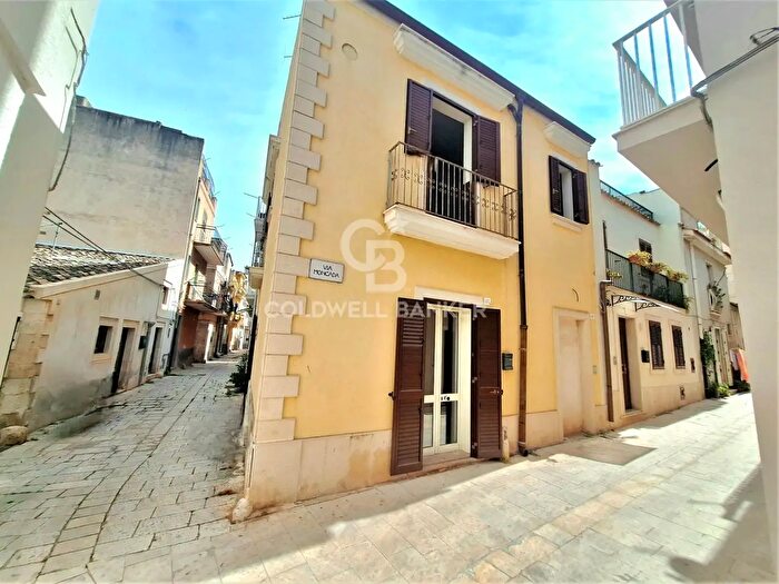 Casa con 7 locali in vendita in Via Moncada, Scicli