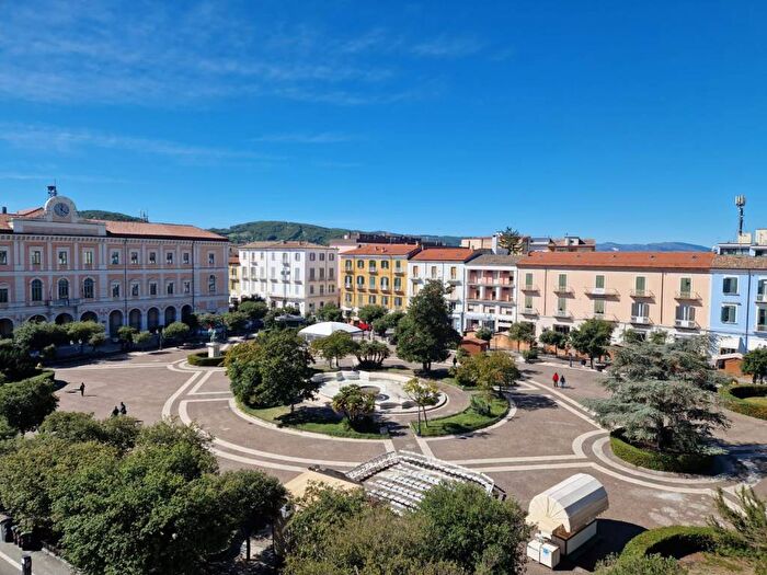 Appartamento con 5 locali in affitto in Piazza Vittorio Emanuele II, Centro, Campobasso