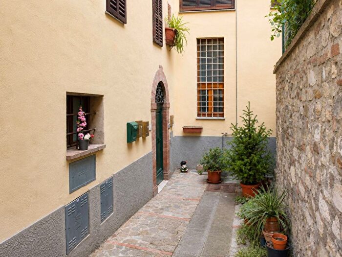 Appartamento quadrilocale in affitto in Via Cesaia o della Piana, Centro, Todi