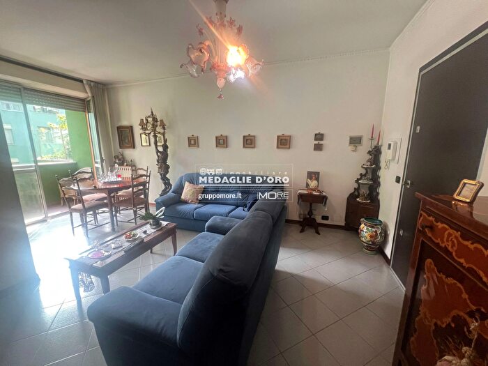 Appartamento quadrilocale in vendita in Via Notari, Modena