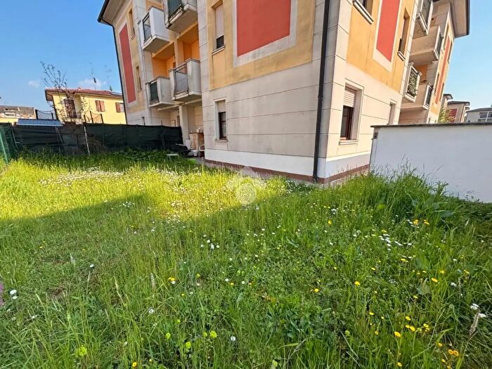 Appartamento quadrilocale in vendita in Via Piero Bottoni, Mantova