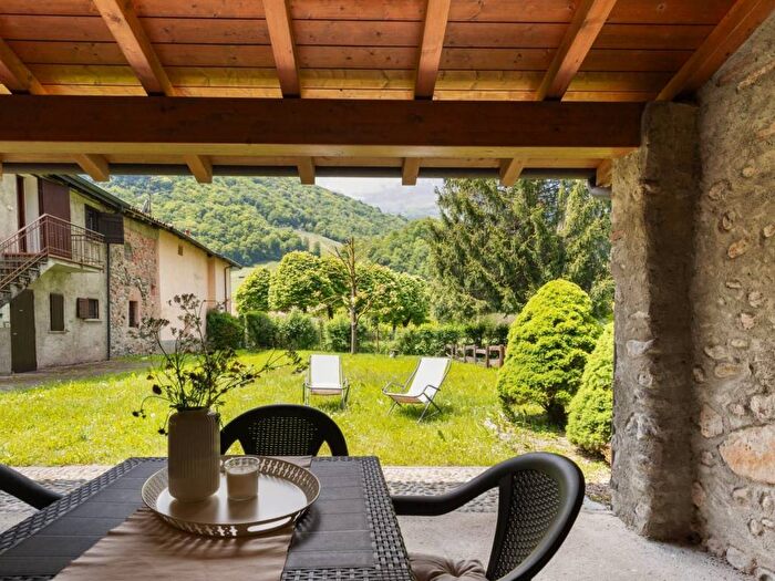 Casa quadrilocale in affitto in Via Pratobuscante, Barzio