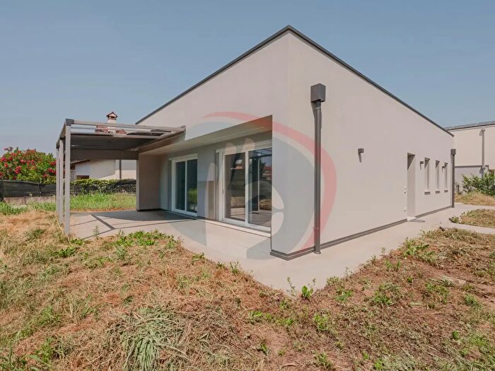 Casa quadrilocale in vendita in Loria