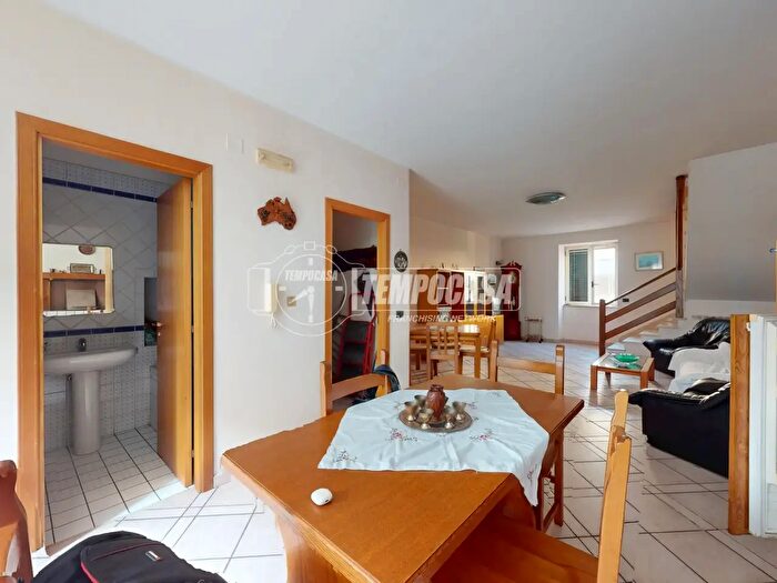 Casa con 5 locali in vendita in Via Ferdinando Tessitore, Frignano