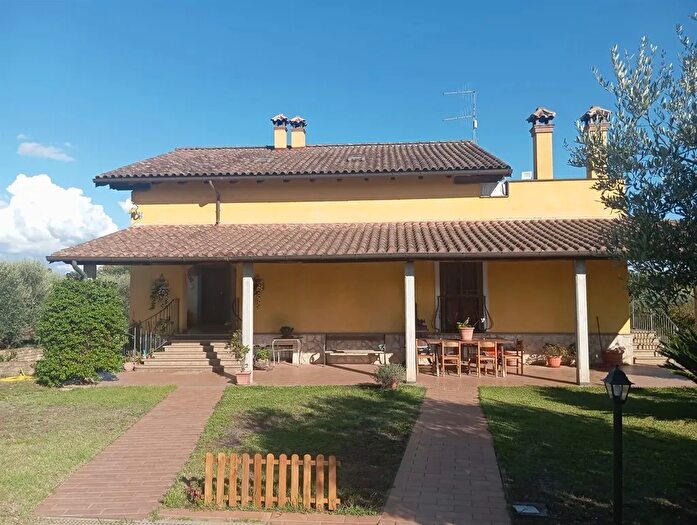 Appartamento trilocale in vendita in Via Riserva della Bandita, Lanuvio