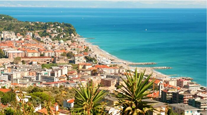 Appartamento quadrilocale in vendita in Via Camogli, Varazze