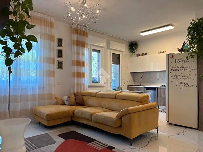 Appartamento quadrilocale in vendita in Via Pisana, Lucca