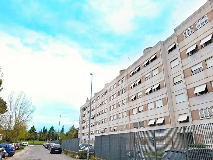 Appartamento quadrilocale in vendita in Via Locke, Roma