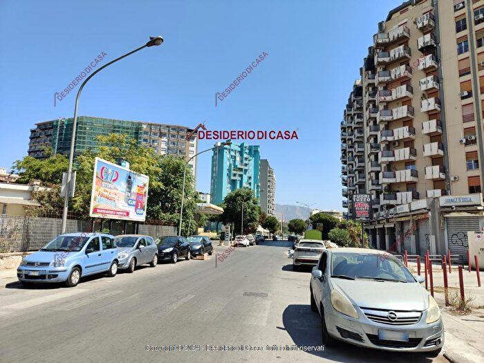 Appartamento trilocale in vendita in Via Uditore Palermo Pa Italia, Palermo