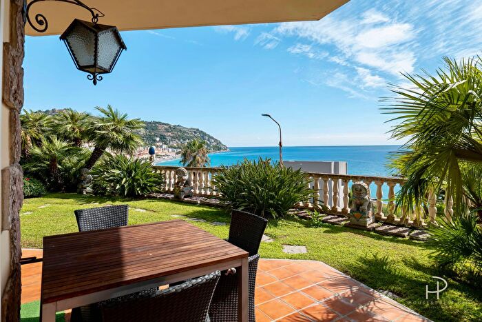 Appartamento con 5 locali in vendita in Via Aurelia Ponente, Ospedaletti