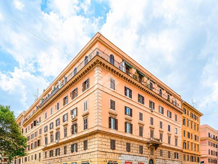 Appartamento trilocale in vendita in Via Candia, Cipro, Roma