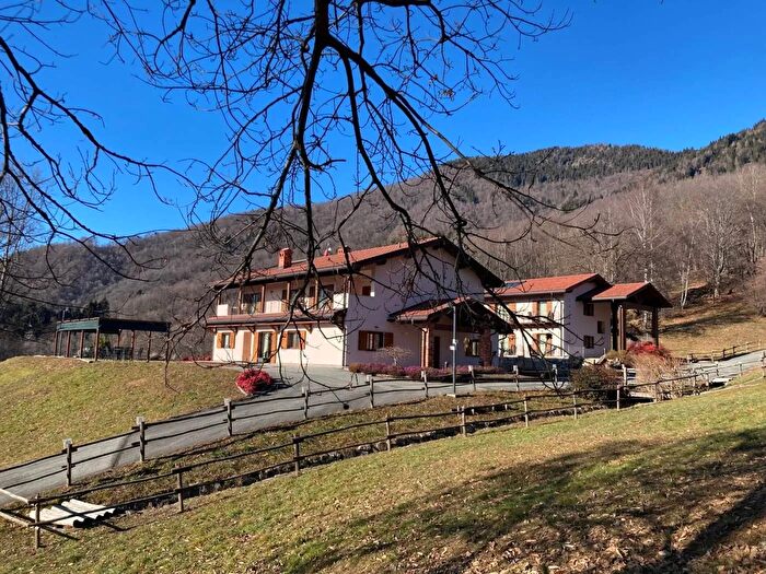Casa con 20 locali in vendita in Borgata Gribaud Valdilana, Valdilana