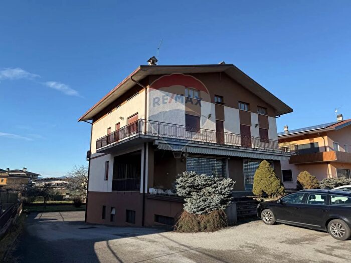 Appartamento con 10 locali in vendita in Via Salvatelli, Borgo Valbelluna