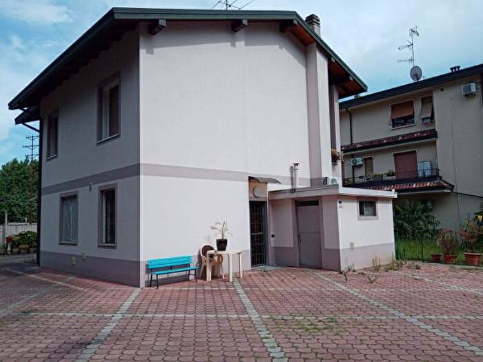 Casa con 5 locali in vendita in Via Massimo dAzeglio, Legnano