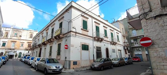 Appartamento con 8 locali in vendita in Via Leonida, Martina Franca