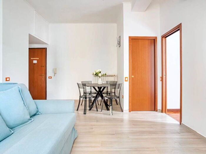 Appartamento bilocale in affitto in Alzaia Naviglio Pavese, Navigli Darsena, Milano