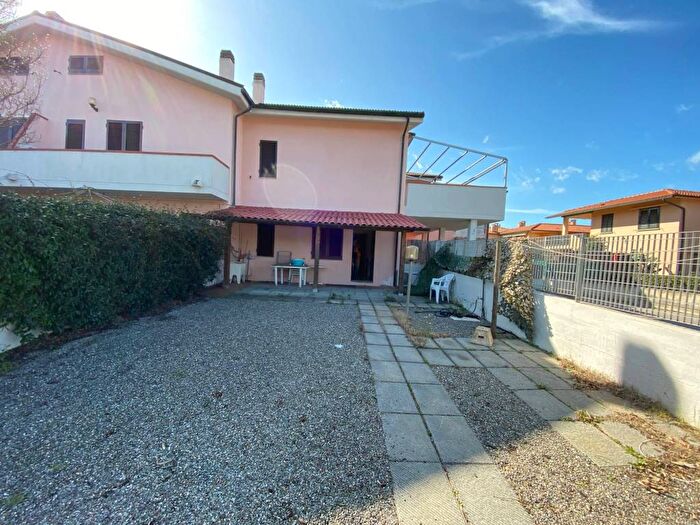 Appartamento quadrilocale in affitto in Via sergio leone, Zona Nuova Pratoranieri, Follonica