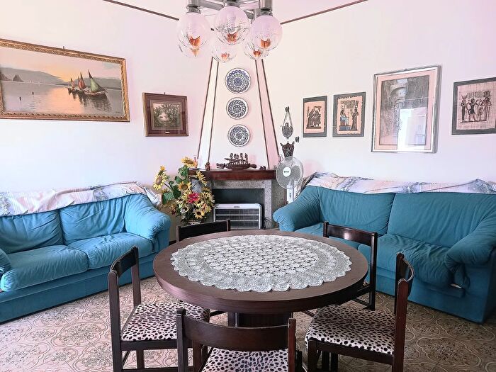 Casa con 5 locali in vendita in Via Zagabria, Pomezia