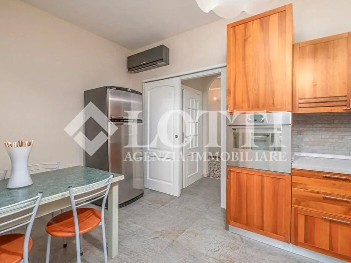 Appartamento con 5 locali in affitto in Pisa