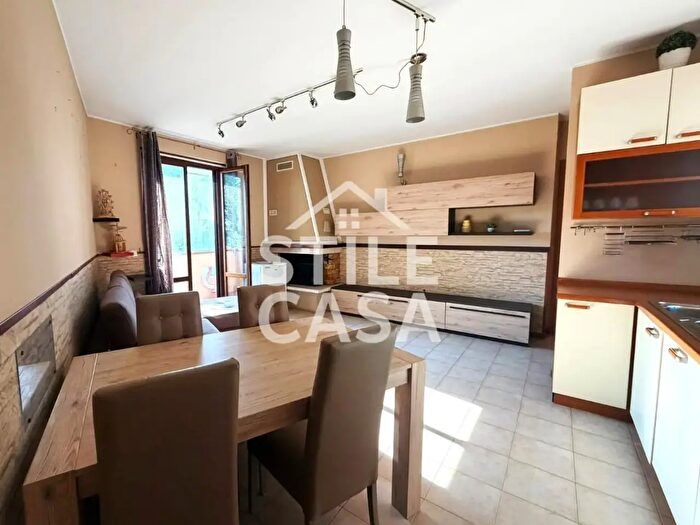 Appartamento con 5 locali in vendita in Chiesina Uzzanese