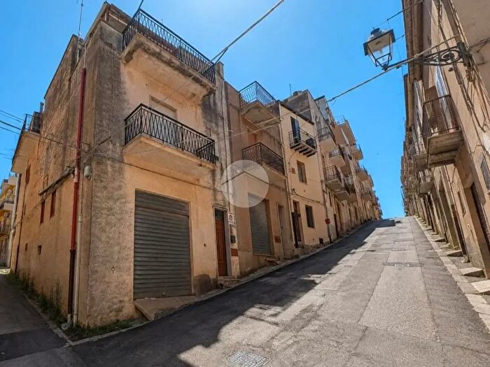Casa con 6 locali in vendita in Via Michele Barone, Calatafimi