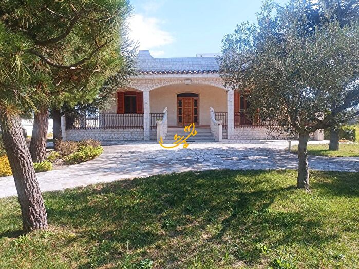 Casa con 12 locali in vendita in Contrada Cozze, Conversano