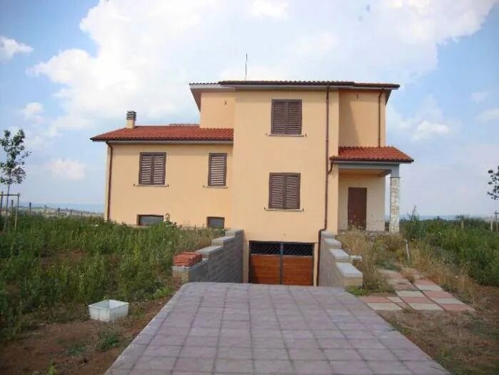Casa con 6 locali in vendita in Capodimonte, Capodimonte