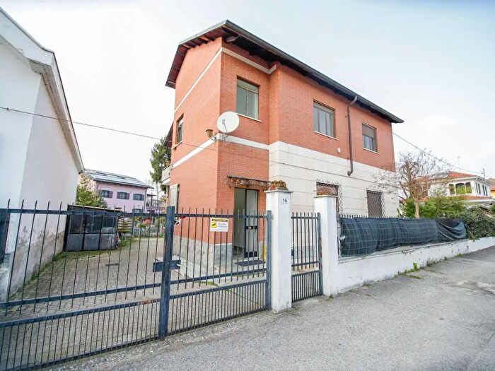 Casa con 8 locali in vendita in Strada del Pascolo, Torino