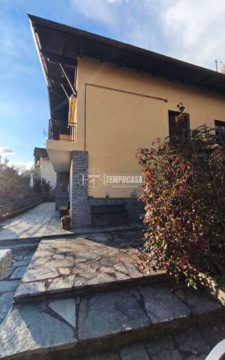 Appartamento con 9 locali in vendita in Via delle Betulle, Aosta