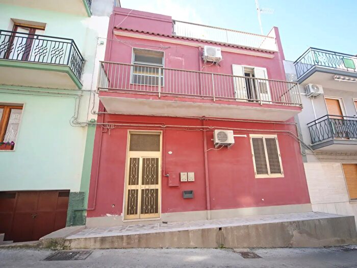 Casa con 7 locali in vendita in Via Giuseppe Parini, Priolo Gargallo