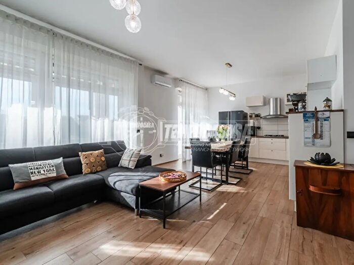 Appartamento trilocale in vendita in Piazza San Lorenzo, Trezzano Sul Naviglio