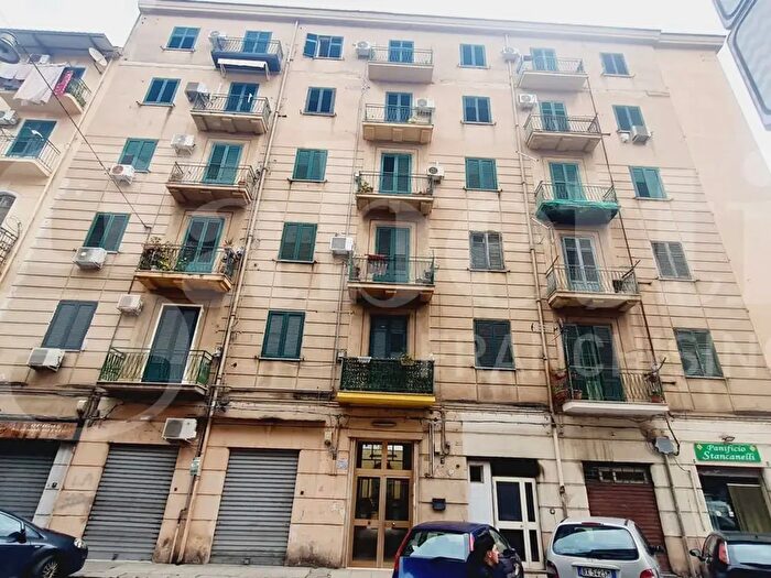 Appartamento bilocale in vendita in Via Francesco Paolo Perez, Palermo