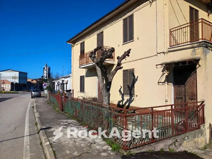 Casa con 5 locali in vendita in Contrada Pianapuccia, Scafa