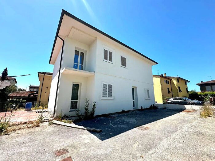Appartamento quadrilocale in vendita in Via delle Ville, Capannori