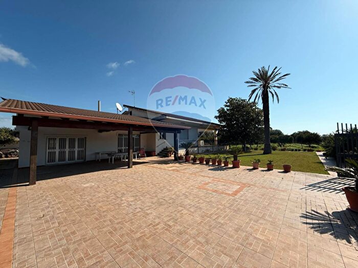 Casa con 9 locali in vendita in Via Roma Marina di Modica, Modica