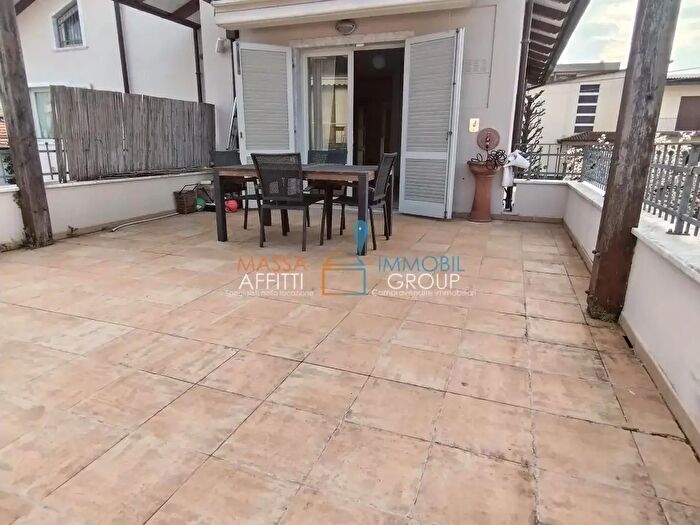 Casa con 7 locali in vendita in Via Benedetto Croce, Massa