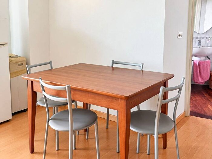 Appartamento bilocale in affitto in Via Valle Antrona, Baggio, Milano