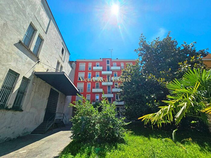 Appartamento trilocale in affitto in Via Andrea Maffei, Montenero, Milano