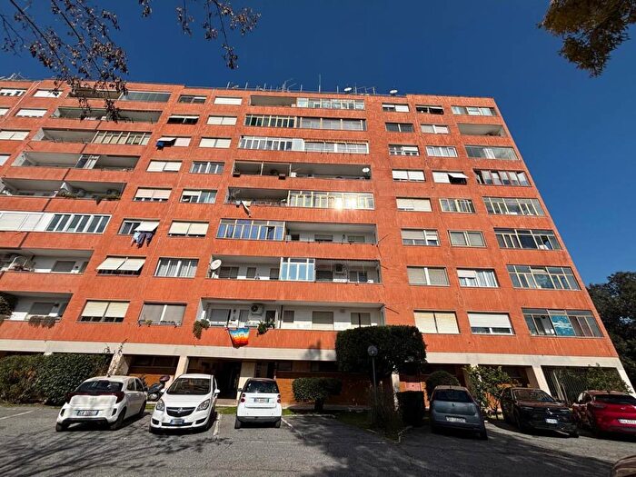 Appartamento trilocale in affitto in Via Raffaele Aversa, Spinaceto, Roma