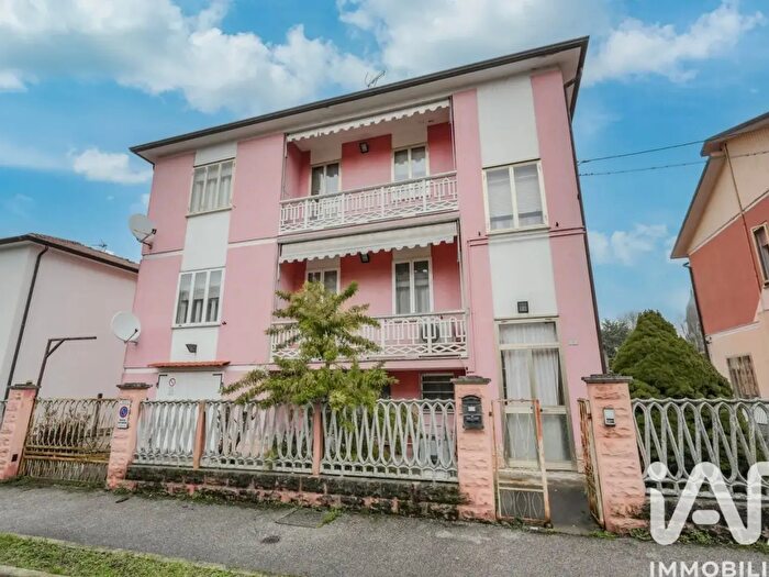 Casa con 6 locali in vendita in Via Michelangelo Buonarroti, Tresignana