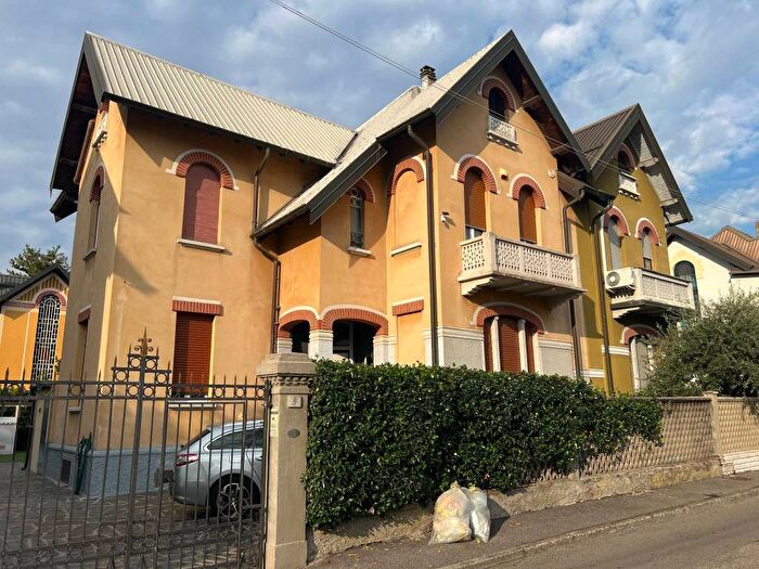 Appartamento trilocale in affitto in Via Enrico Toti, Centro, Bollate