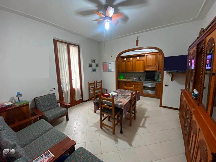 Casa con 7 locali in vendita in Montemurlo