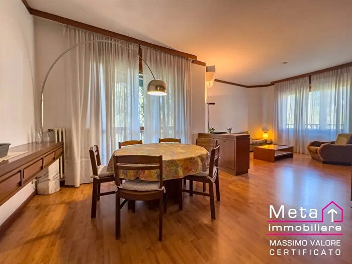 Appartamento trilocale in affitto in Via Ravenna, Milano